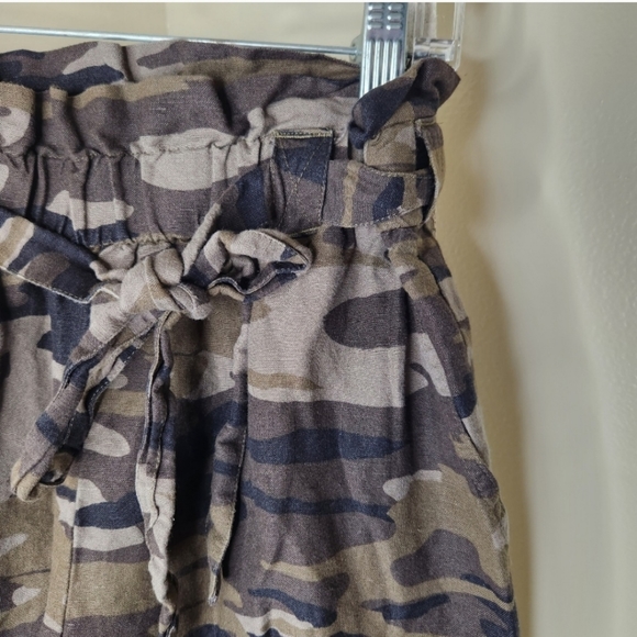 Express small extreme high rise camo paperbag waist linen blend moto pants - Picture 3 of 5